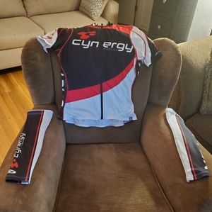 Cycling Jersey and matching thermal arms.
